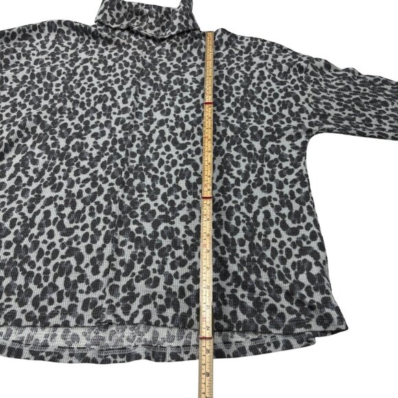 Vince Camuto Leopard Print Gray & Black Knit Turtleneck Sweater Womens L - Picture 5 of 11